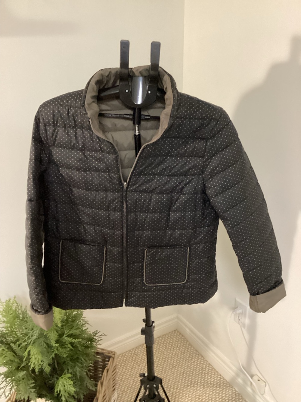 Reversible Lightweight Women’s Puffer Jacket in Polka dot Black/Tan Packable
